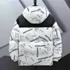 Chaqueta de Algodón Estampada 2025 con Capucha para Hombre Abrigo de Algodón para Hombre Invierno Engrosado Holgado Fabricante de Ropa de Algodón Jinjiang Venta al por Mayor