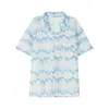26 Nueva Camisa Suelta de Manga Corta con Patrón de Ola Degradado Azul y Blanco, Top Transpirable Nuevo de Verano, Cárdigan Casual de Moda