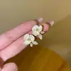Pendientes de Perla Estilo Coreano Francés Elegante con Cierre de Plata 925 Pendientes de Gama Alta Corazón Flor Pendientes Versátiles para Mujer Venta al por Mayor