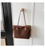 Bolsa de Mano Grande de Felpa de Comercio Exterior de Moda para Mujer 2025 Nuevo Bolso de Mano de Moda Bolso de Hombro Simple Casual para Viajes