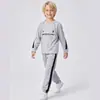 Conjunto Esportivo Infantil Outono para Crianças Pequenas e Médias Meninos Estudantes Roupas Casuais para Corrida Conjunto de Duas Peças com Manga Longa e Calça Longa com Mesh