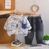 Conjunto de Roupa de Primavera para Meninos 2026 Novo Estilo Infantil Roupa Casual de Primavera e Outono Conjunto de Três Peças Roupas Estilosas para Bebês Meninos