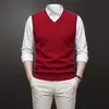 Colete de lã engrossado para homens, adequado para outono e inverno, versátil para uso formal e casual, gola V, camisa de lã sem mangas quente para o local de trabalho