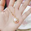 Collar de perlas con incrustaciones de diamantes micro para mujer, nuevo diseño de moda niche 2023, cadena de clavícula de lujo ligero de alta gama para verano