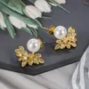 Pendientes de Perla con Pétalos de Flor de Circonita Microincrustados para Mujer, Tendencia Nueva Verano 2022, Diseño de Nicho de Lujo Ligero, Pendientes de Botón Elegantes de Gama Alta
