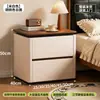 Mesita de noche de madera maciza cuidadosamente seleccionada, modelo nuevo para uso doméstico, lujo ligero, estilo vintage pequeño color crema, mueble de almacenamiento de alta gama para mesita de noche