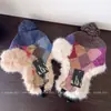 Chapéu Lei Feng Quadrado Colorido de Pelúcia Estilo Coreano Quente para Mulheres, Chapéu de Tricô Espessado à Prova de Frio de Inverno, Chapéu Pulôver Casual Versátil