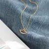 Collar de Acero de Titanio con Colgante Hueco en Forma de Abanico Adornado con Diamantes, a la Moda y Lujoso, Cadena para Clavícula de Gama Alta de Nicho, Accesorio de Moda para Mujer