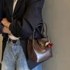 Bolsa de Mão Estilo Coreano para Mulheres 2025 Nova Moda Outono e Inverno Nicho High-End Retrô Transversal Bolsa Balde