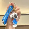 Pingente de chaveiro Snoopy de desenho animado da moda, acessório para bolsa de casal de barraca de rua, pequeno presente para máquinas de garra, atacado