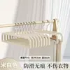 Perchas aterciopeladas para uso doméstico, antideslizantes, que no marcan la ropa, para secar y almacenar, engrosadas, adecuadas para tiendas de ropa, previenen la deformación de la ropa
