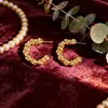 Brincos 3D em Formato de C com Pedras Transfronteiriços, Estilo Europeu e Americano, Ecológico, Banhado a Ouro Real 14K, Modernos e Únicos, Fábrica de Origem Mesurely