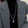 Novo Colar de Cruz para Mulheres, Design Versátil de Nicho, Corrente de Suéter Estilosa de Aço Titânio Hip-Hop Desbotada, Suéter de Celebridade da Internet