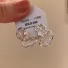 Pendientes de Encaje Hueco con Pedrería de Diseño Retro, Lujo Ligero, Gama Alta, Elegantes, Versátiles y Exquisitos Pendientes para Mujer