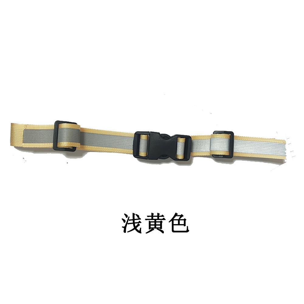 浅黄色