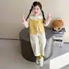 Conjunto de Outono para Meninas 2026 Novo Estiloso Fashionável Pequeno e Médio Colete de Tricô Infantil Roupas de Outono Infantis Conjunto de Três Peças Floral