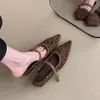 Zapatos de tacón grueso de gamuza retro de moda para mujer, zapatos de salón de punta fina, nuevo estilo para primavera y otoño 2026