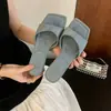 Primer encuentro: Sandalias de cuña suaves estilo francés con una sola tira, suela blanda, punta cuadrada, versátiles y elegantes, perfectas para usar al aire libre en el verano de 2026