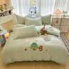 Conjunto de Cama de Chenille Bordado de Inverno Leite Veludo Quatro Peças Lado Duplo Quente Mais Veludo Roupa de Cama Capa de Edredom de Flanela Coral Lençol