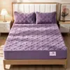 Sábana bajera acolchada y engrosada de lana de cordero con diseño antideslizante, colcha de cobertura total, protector de colchón cálido, sábana y juego de ropa de cama (conjunto de tres piezas)
