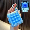 Llavero de juguete de empuje luminoso, juguete antiestrés para inquietos, regalo pequeño, colgante para bolso, llavero divertido para coche, venta al por mayor