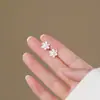 Uña de Oreja Simple de Plata de Ley S999 Flor de Loto Moda Femenina Versátil para Dormir Sin Quitar Uña del Cartílago de la Oreja Flor Tornillo Oreja