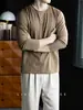 Camiseta de Manga Larga para Hombre con Cuello Henley de Color Contrastante, Sencilla, Cómoda, Algodón con Sensación de Nube, Transpirable, Versátil, Otoño, Estilo Old Money
