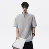 Camiseta Masculina de Verão 2026 Nova Moda Coreana de Alta Qualidade, Solta e Casual, com Design Falso de Duas Peças e Gola Alta Pequena, Manga Curta