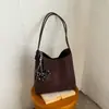 Bolsa de Ombro Retrô Transfronteiriça para Mulheres Moda Outono 2026 Nova Grande Capacidade Simples para o Dia a Dia