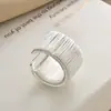 Anel Aberto Tecido Listrado Personalizado Novo Estilo Europeu e Americano, Versão Larga Irregular, Anel de Moda Ajustável Exagerado
