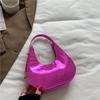 Bolso de mano pequeño fresco de moda popular en la red superficie brillante 2023 otoño e invierno Nuevo simple color sólido estilo occidental hombro axila