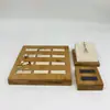 Estante de almacenamiento de anillos de tela de gamuza de madera de bambú personalizado, juego de exhibición de anillos de 12 ranuras, accesorios de exhibición