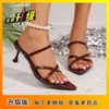 Sandalias de mujer de estilo moderno europeo y americano, de tiras envolventes, con tacón de aguja y punta abierta, modelo nuevo 2026, versátiles para fiestas, con suelas de goma