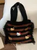 Bolsa de Punto de Gran Capacidad para Mujer 2025 Otoño e Invierno Nuevo Diseño Bolso Tote de Hombro Calado Ropa de Trabajo Versátil Bolsa de Playa