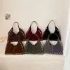 Bolsa de Axila Retro con Remaches de Gran Capacidad Europea y Americana Nuevo Estilo Otoño/Invierno para Mujer Bolso Tote Versátil de Hombro