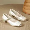Sandalias de Verano y Primavera de Nuevo Color, Cuadradas, Escote Bajo, Bordadas, Tacón Alto, Punta Cerrada, Zapatos Individuales de Tacón Grueso sin Espalda para Mujer, Producto Nuevo