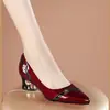 Zapatos de Cuero con Punta Fina para Mujer, Tacón Grueso, Elegantes y Versátiles, Boca Baja, Zapatos de Trabajo Antideslizantes, Ligeros y de Lujo, Zapatos de Mujer con Tachuelas