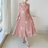 Vestido Miyake con un Toque de Lujo, Corte Holgado, Tallas Grandes, Cárdigan Adelgazante, Diseño Floral Tridimensional, Vestido de Moda Elegante de Línea A a Media Pierna