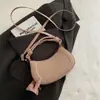Bolsa de Mão Versão Coreana Simples e Estilosa Inverno 2025 Nova Bolsa de Ombro Cruzado Pequena Quadrada Retrô para Mulheres