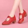Sandalias de cuero genuino para mujer, zapatos nuevos para madre de mediana edad y anciana, zapatos de malla hueca para baile cuadrado
