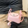 Bolsa de Axila de Nicho Transfronteiriça para Mulheres Nova Moda 2025 Bolsa Almofada Texturizada Versátil Bolsa de Ombro Transversal