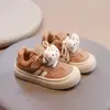 Estação Europeia 2025 Outono Novo Sola Grossa Couro Genuíno Cadarço Sapatos de Treino Alemães Versão Coreana Versátil Confortável Planos Casuais para Mulheres