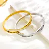 Pulsera de Cruz Romana con Diamantes Blancos Europea y Americana para Mujer, Pulsera de Oro de 18K Incrustada con Diamantes de Estilo Popular de Celebridad de Internet, Joyería de Mano Popular de Venta Transfronteriza