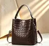 2026 Nova Bolsa Saco de Textura Trançada Simples Estilo Coreano para Mulheres Bolsa Tote de Grande Capacidade para o Dia a Dia Bolsa de Mão Transversal de Qualidade