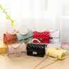 Bolsas para Mujer 2025 Nuevo Estilo Asa de Perla Mini Bolsa de Gelatina Moda Casual Bolsa Pequeña con Forma de Labios Cruzada de Moda Portátil