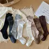 Meias Femininas Zhuji Primavera e Outono Cor Sólida Meias de Cano Médio Simples Preto Branco Cinza Emagrecedoras Y2K Modernas Estilo College Versáteis Meias Jk