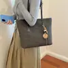 Bolsa Feminina Vintage Fosca de Grande Capacidade 2026 Outono/Inverno Nova Bolsa Tote Simples de Alta Qualidade para o Dia a Dia Bolsa de Ombro