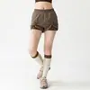 Pantalones cortos deportivos de cintura elástica con cordón, con un diseño de doble capa para mayor cobertura y un aspecto de dos piezas simulado, con bolsillos, adecuados para yoga y fitness