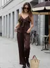Conjunto de duas peças para o verão: camisola e calça longa com babados
