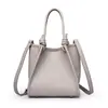 Bolso Tote de Nicho para Viajeros para Mujer, Estilo de Moda Verano 2026, Bolso de Hombro Versátil Casual de Cuero Suave de Alta Gama